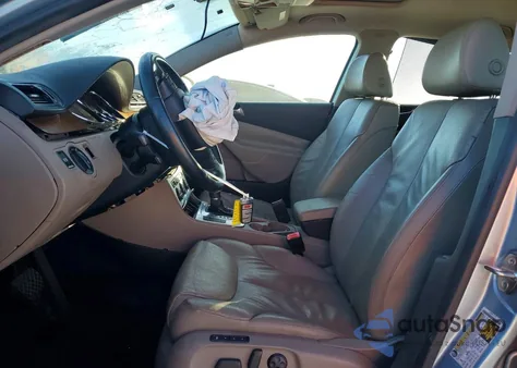 2008 Volkswagen Passat Lux z USA, uszkodzony, nr VIN WVWEK93C68E028474